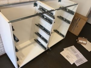 IKEA　カップボード　組み立て　DIY