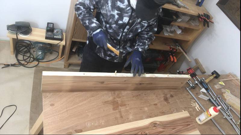 ダボ継ぎ　DIY　木工　幅継ぎ　杉板　リビングテーブル