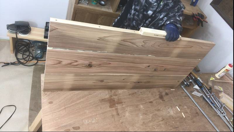 ダボ継ぎ　DIY　木工　幅継ぎ　杉板　リビングテーブル