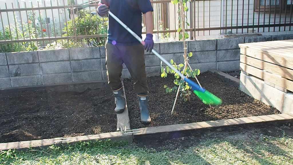 ハーブガーデンを作る 水はけを良くしてハーブ用の土づくり編 庭づくりdiy 18 家づくり Diyブログ